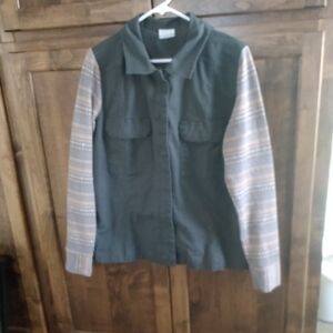 Stylish Army Green Jacket with Patterned Sleeves